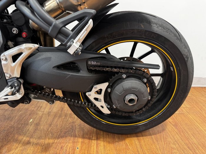 2015 Triumph SPEED TRIPLE (ABS) YELLOW