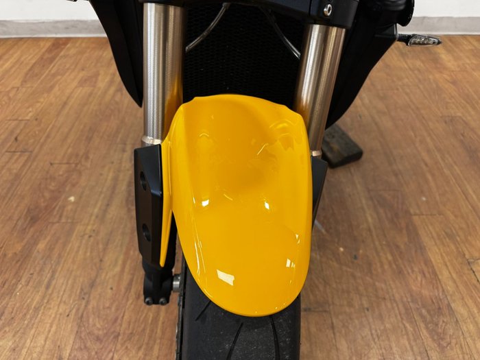 2015 Triumph SPEED TRIPLE (ABS) YELLOW