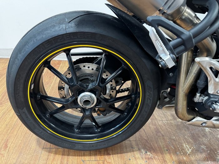 2015 Triumph SPEED TRIPLE (ABS) YELLOW