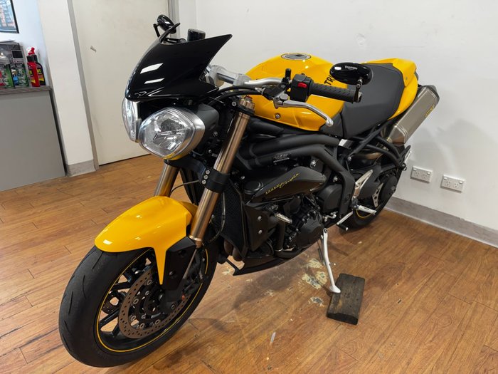 2015 Triumph SPEED TRIPLE (ABS) YELLOW