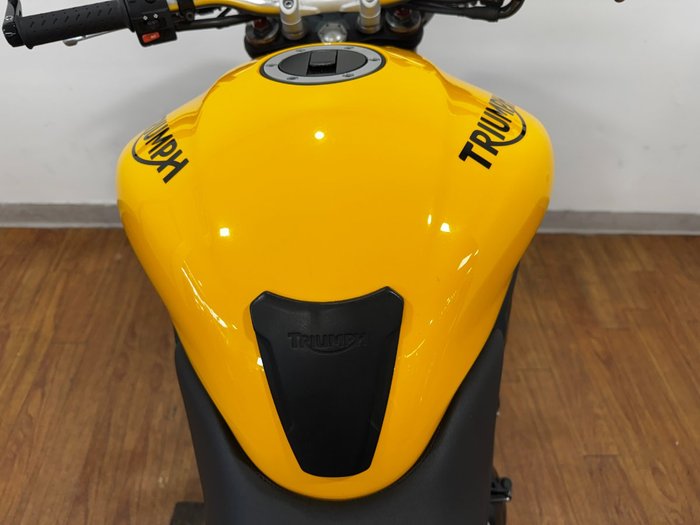 2015 Triumph SPEED TRIPLE (ABS) YELLOW