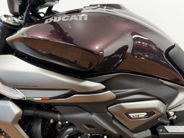 2025 Ducati XDIAVEL V4 BLACK LAVA