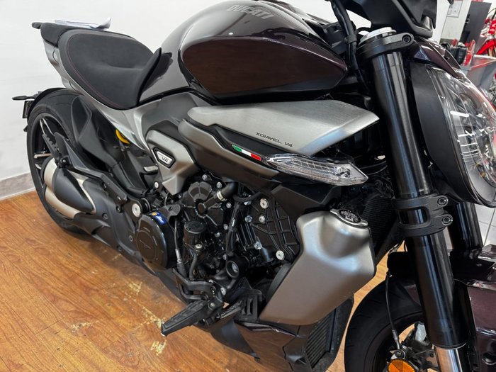 2025 Ducati XDIAVEL V4 BLACK LAVA