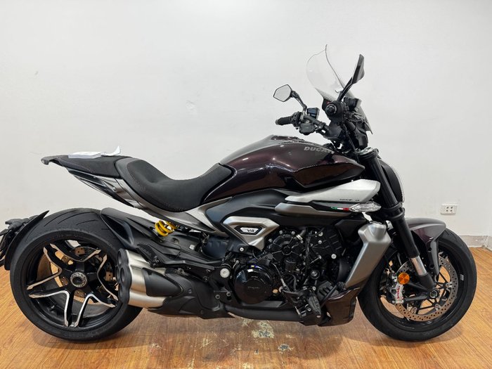 2025 Ducati XDIAVEL V4 BLACK LAVA