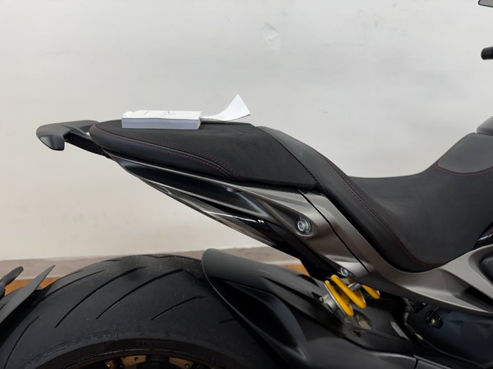 2025 Ducati XDIAVEL V4 BLACK LAVA