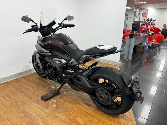 2025 Ducati XDIAVEL V4 BLACK LAVA