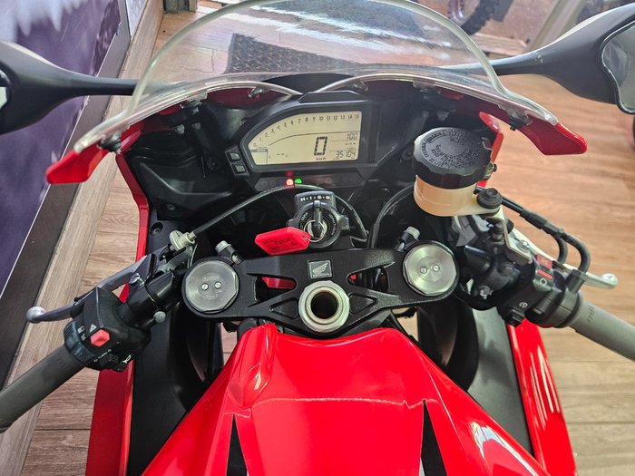 2015 Honda CBR1000RR (FIREBLADE) RED