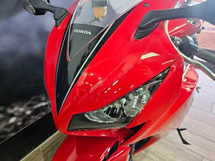 2015 Honda CBR1000RR (FIREBLADE) RED