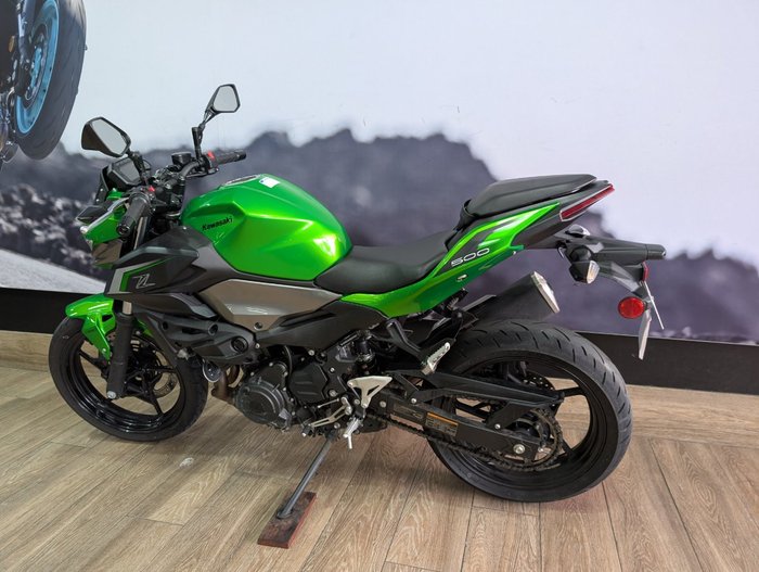 2025 Kawasaki Z500 GREEN