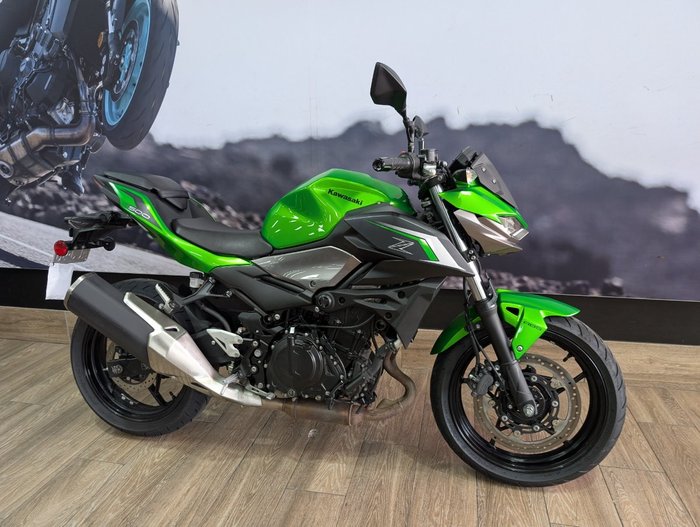 2025 Kawasaki Z500 GREEN