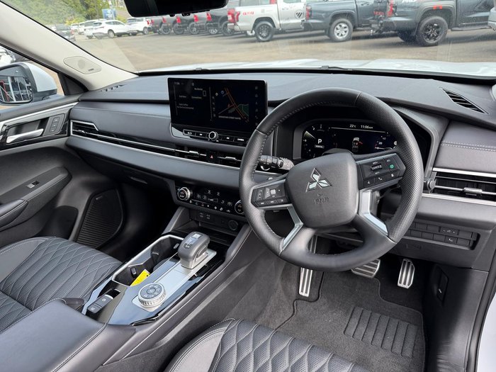 2025 Mitsubishi Outlander Exceed