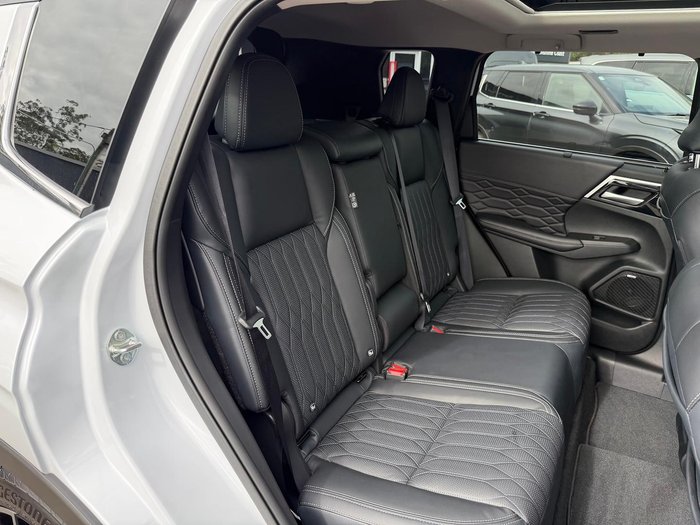 2025 Mitsubishi Outlander Exceed