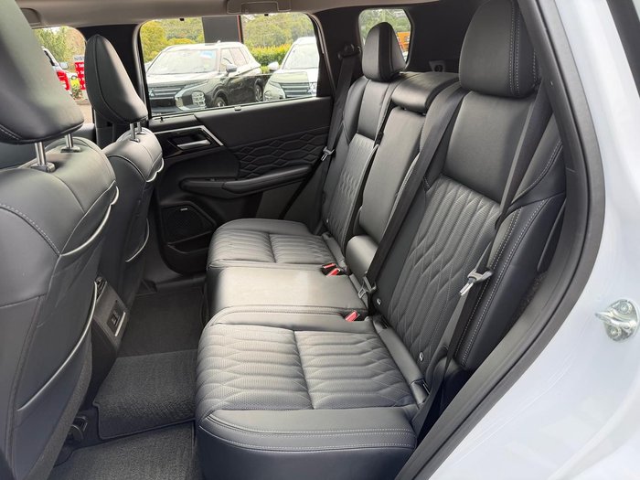 2025 Mitsubishi Outlander Exceed
