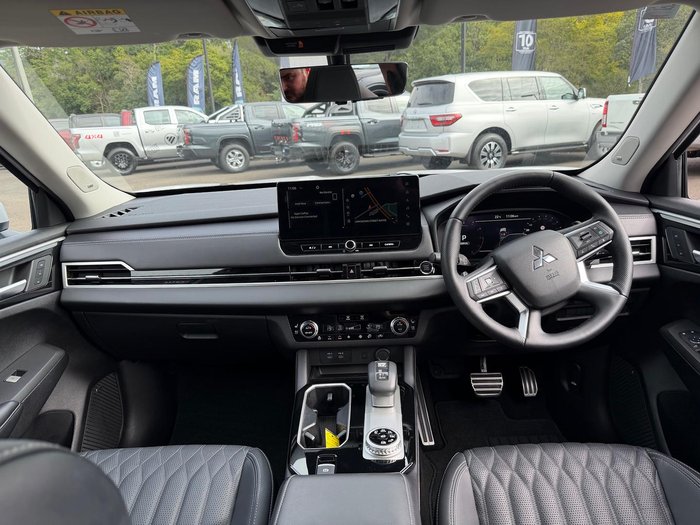 2025 Mitsubishi Outlander Exceed