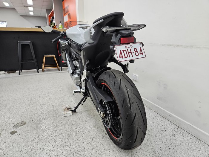 2025 CFMOTO 2025 CF Moto 675CC 675SR-R ABS Road TUNDRA GREY