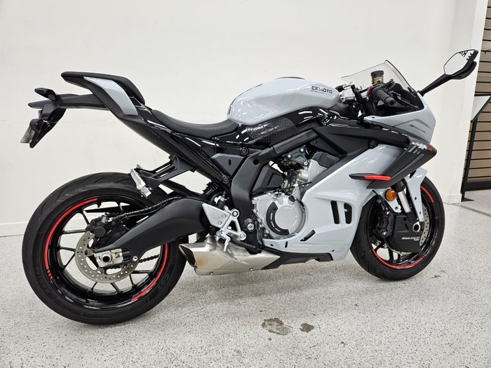 2025 CFMOTO 2025 CF Moto 675CC 675SR-R ABS Road TUNDRA GREY