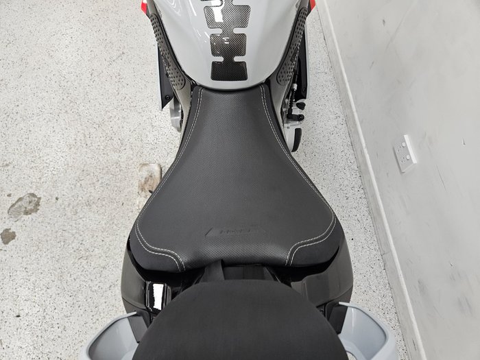 2025 CFMOTO 2025 CF Moto 675CC 675SR-R ABS Road TUNDRA GREY