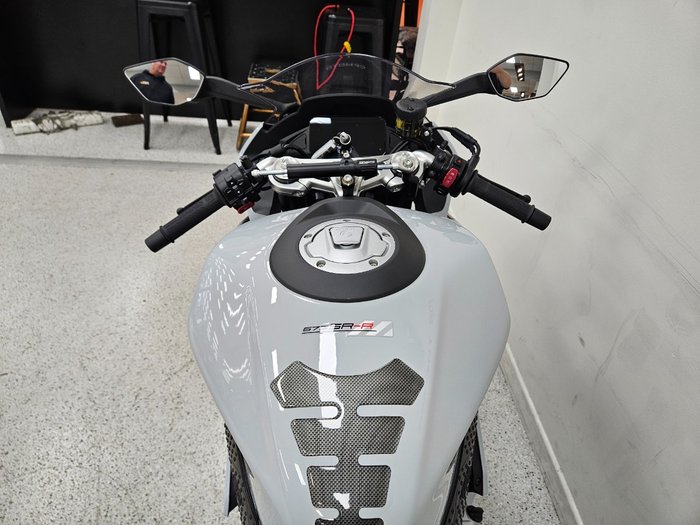 2025 CFMOTO 2025 CF Moto 675CC 675SR-R ABS Road TUNDRA GREY