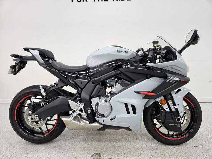 2025 CFMOTO 2025 CF Moto 675CC 675SR-R ABS Road TUNDRA GREY