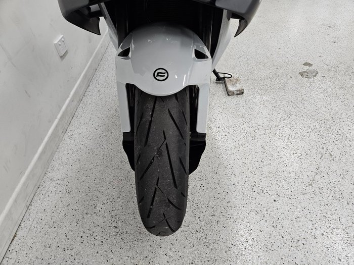2025 CFMOTO 2025 CF Moto 675CC 675SR-R ABS Road TUNDRA GREY