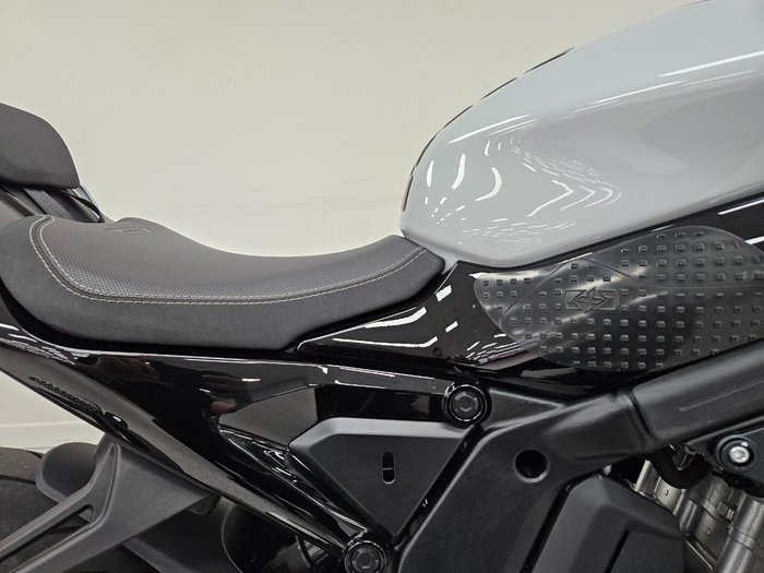 2025 CFMOTO 2025 CF Moto 675CC 675SR-R ABS Road TUNDRA GREY