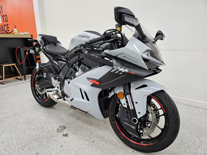 2025 CFMOTO 2025 CF Moto 675CC 675SR-R ABS Road TUNDRA GREY