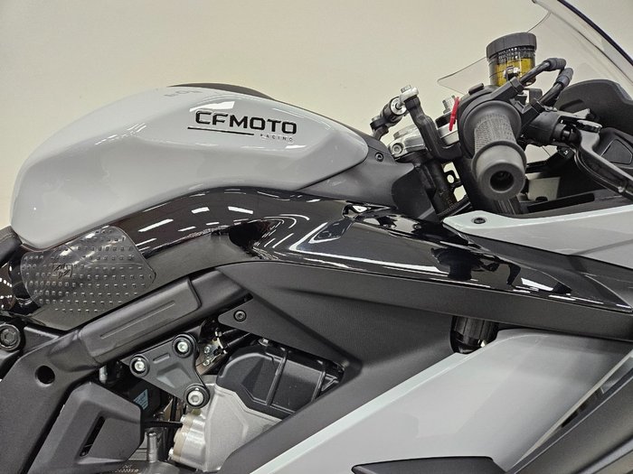 2025 CFMOTO 2025 CF Moto 675CC 675SR-R ABS Road TUNDRA GREY