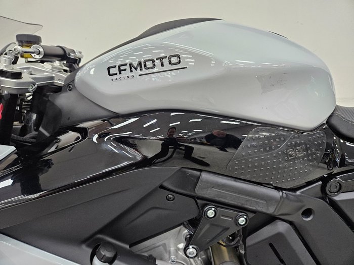 2025 CFMOTO 2025 CF Moto 675CC 675SR-R ABS Road TUNDRA GREY