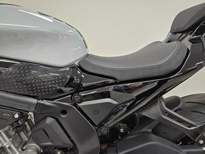 2025 CFMOTO 2025 CF Moto 675CC 675SR-R ABS Road TUNDRA GREY