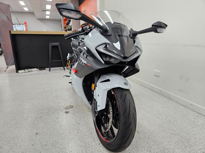 2025 CFMOTO 2025 CF Moto 675CC 675SR-R ABS Road TUNDRA GREY