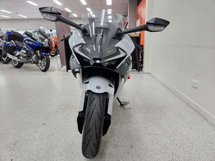 2025 CFMOTO 2025 CF Moto 675CC 675SR-R ABS Road TUNDRA GREY