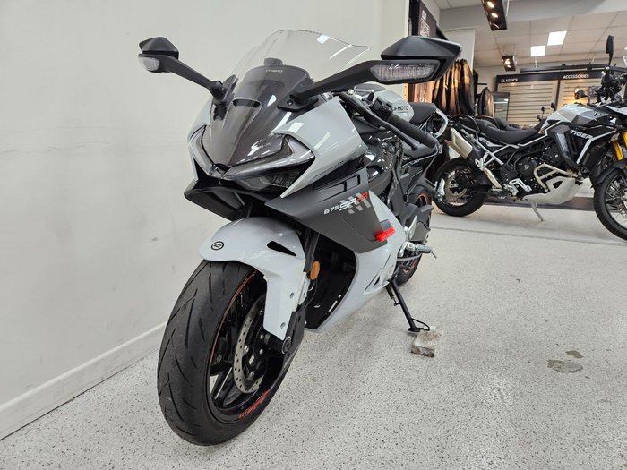 2025 CFMOTO 2025 CF Moto 675CC 675SR-R ABS Road TUNDRA GREY