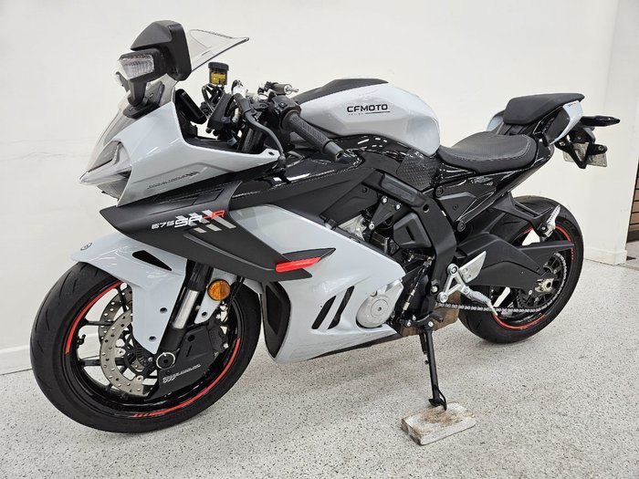 2025 CFMOTO 2025 CF Moto 675CC 675SR-R ABS Road TUNDRA GREY