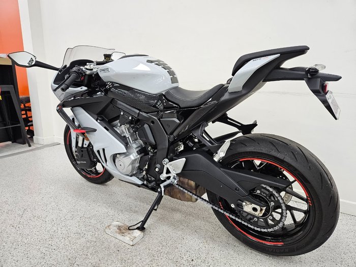 2025 CFMOTO 2025 CF Moto 675CC 675SR-R ABS Road TUNDRA GREY