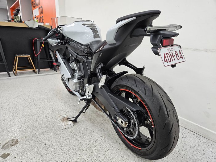 2025 CFMOTO 2025 CF Moto 675CC 675SR-R ABS Road TUNDRA GREY