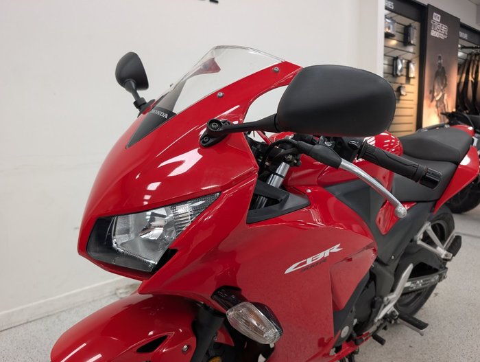 2015 Honda CBR300R Red