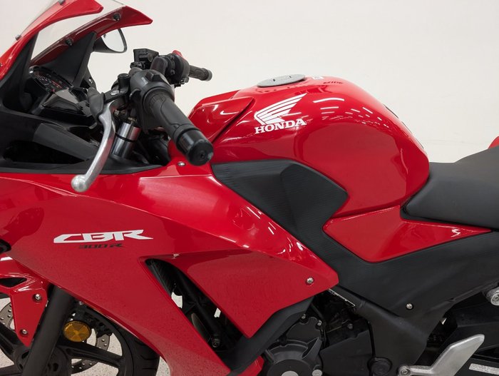 2015 Honda CBR300R Red