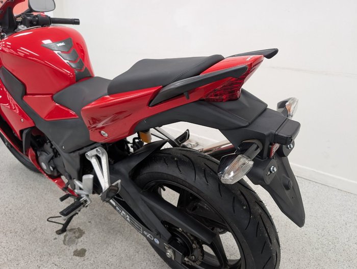 2015 Honda CBR300R Red