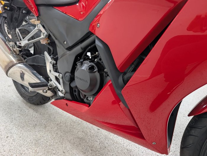 2015 Honda CBR300R Red