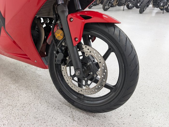 2015 Honda CBR300R Red