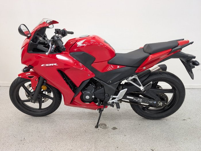 2015 Honda CBR300R Red