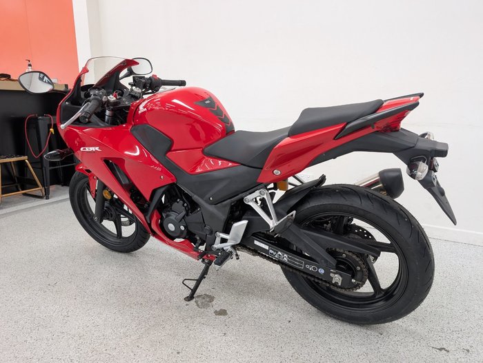 2015 Honda CBR300R Red