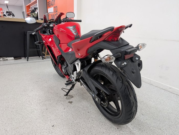 2015 Honda CBR300R Red