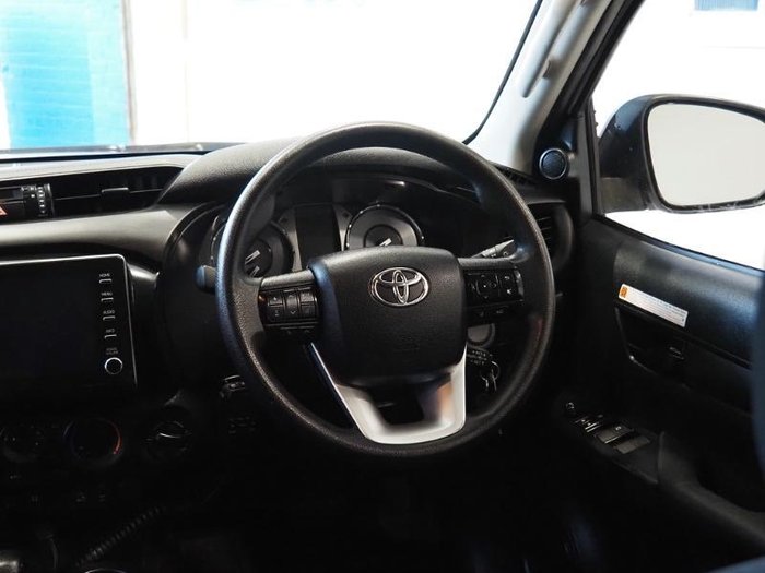 2022 Toyota Hilux SR