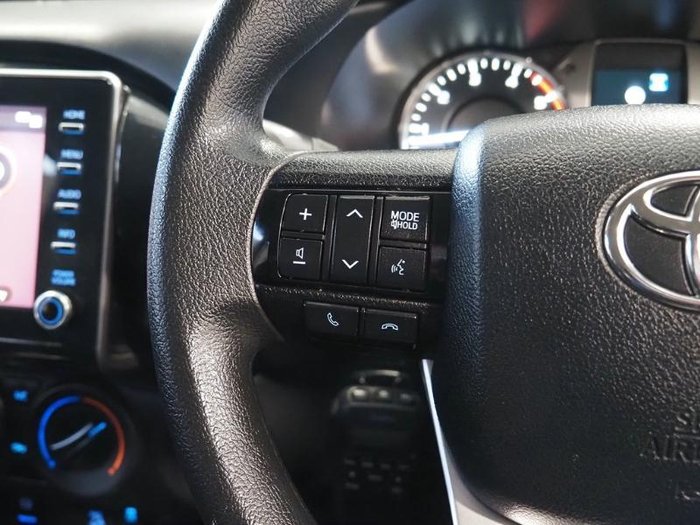 2022 Toyota Hilux SR