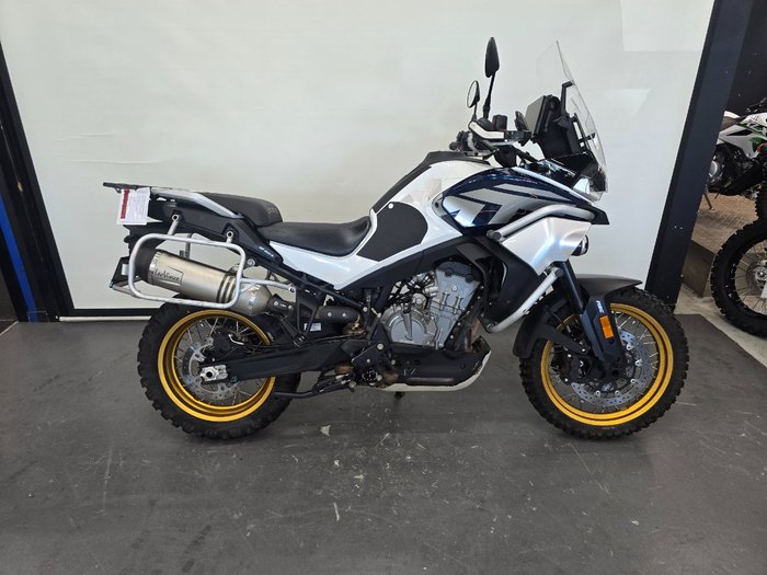 2023 CFMOTO MT TOURING NEBULA WHITE
