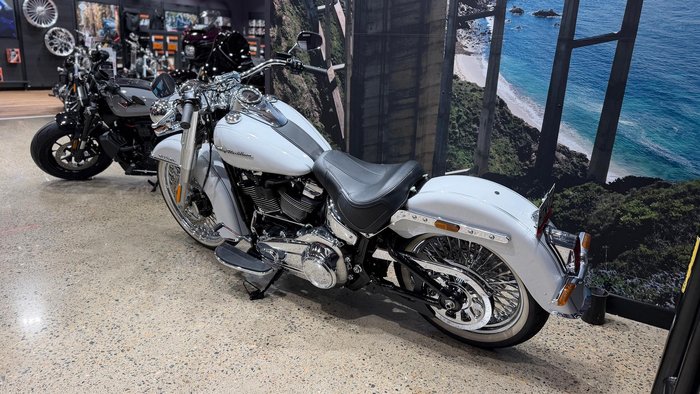 2020 Harley-Davidson Deluxe 107 (FLDE) Softail White