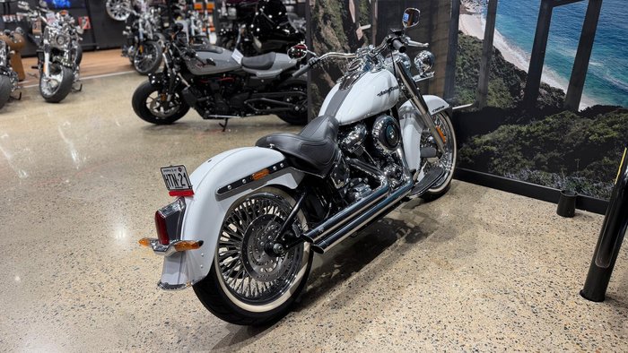 2020 Harley-Davidson Deluxe 107 (FLDE) Softail White