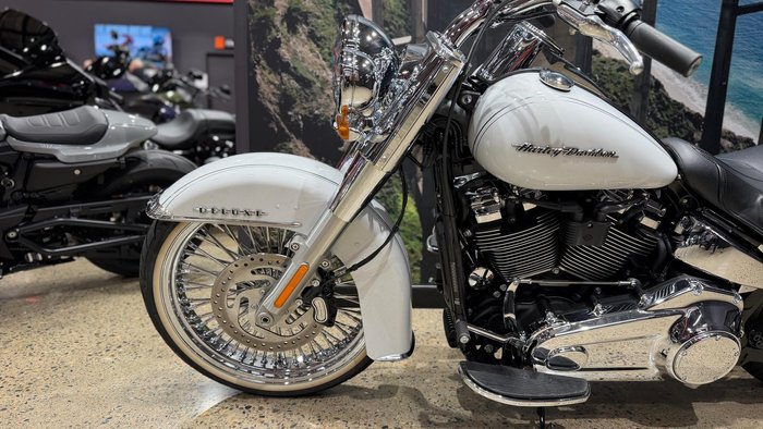 2020 Harley-Davidson Deluxe 107 (FLDE) Softail White
