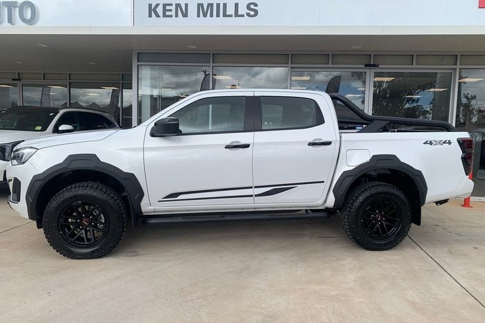 2025 Isuzu D-MAX BLADE